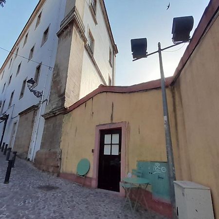 Fence Houses Коимбра Стая снимка