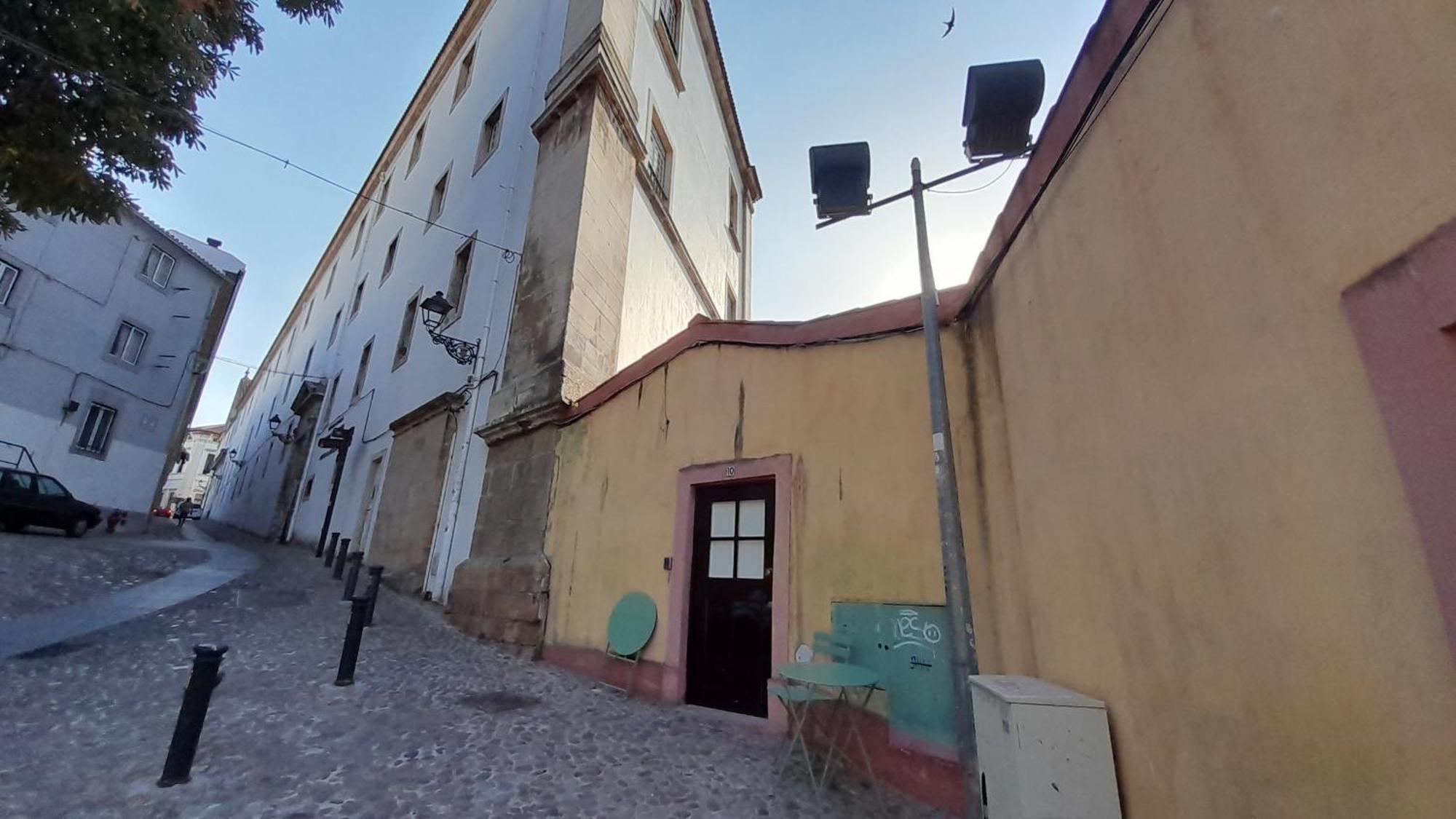 Fence Houses Коимбра Стая снимка